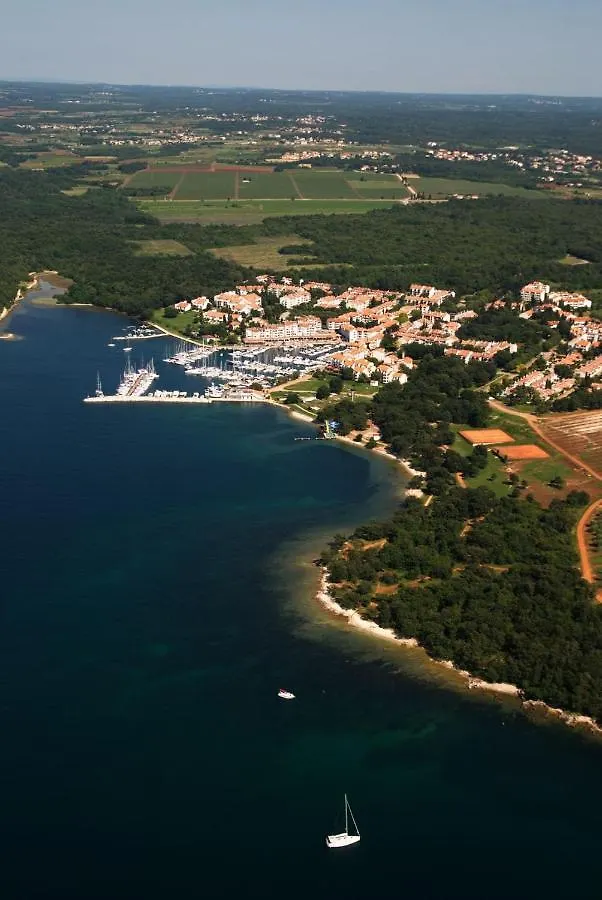 Holiday Apartment In Funtana With Air Conditioning, Wifi, Washing Machine 4990-1 0*,  Croatia